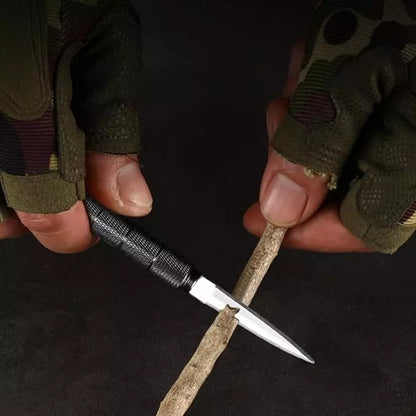 EZÜST SZÍNŰ KÉS KUPAKKAL