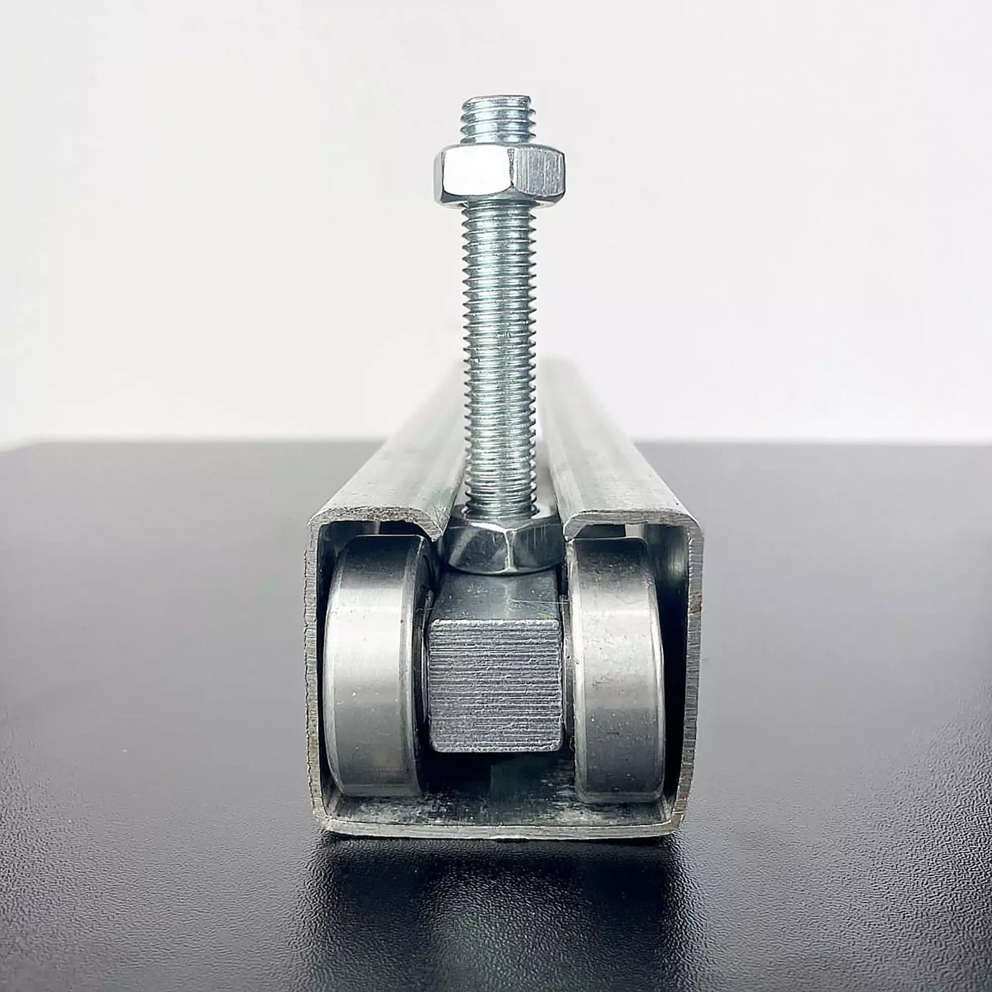 4 GÖRGŐS CSÚSZÓ RENDSZER